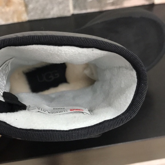 🎁 UGG Kids Toty Weather Snow Boot - Picture 10 of 11